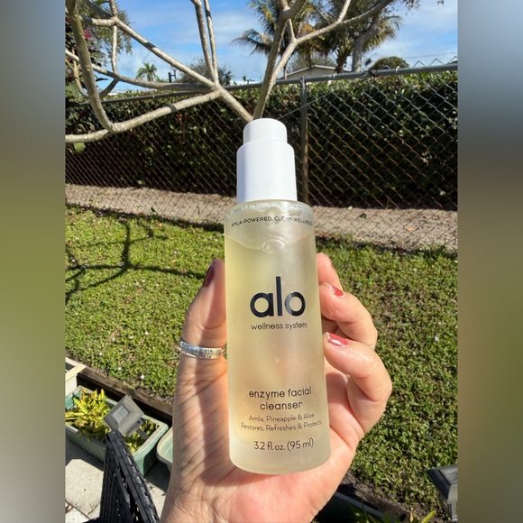 ALO Yoga System Enzyme Facial Cleanser - Picture 10 of 14